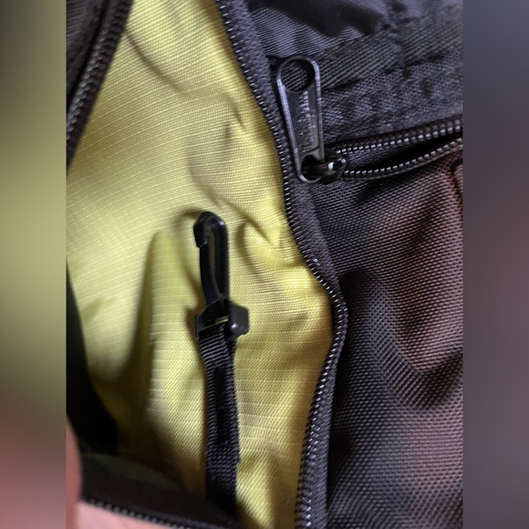 NWOT L.L. Bean messenger bag. Yellow & black. Cushioned strap. Many compartments - Picture 4 of 15